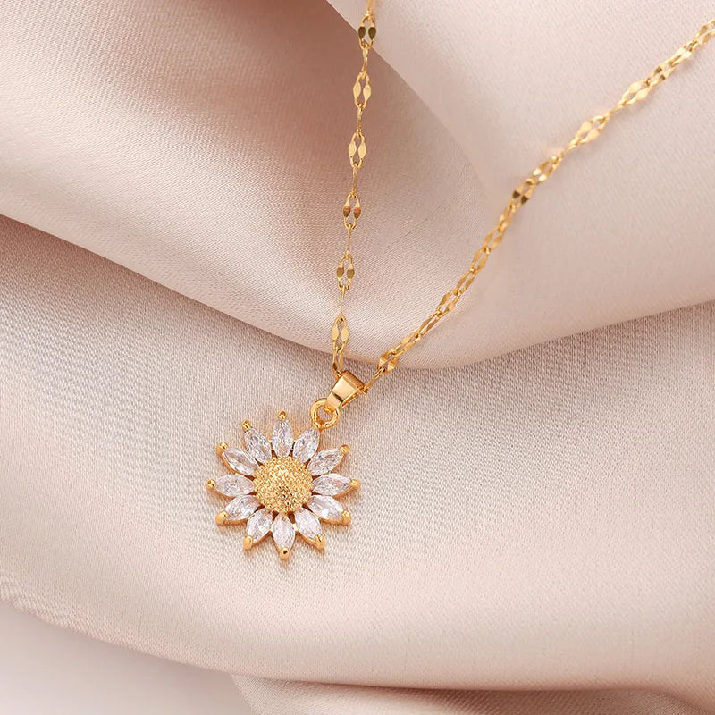 Zirconia Flower Pendant Necklace