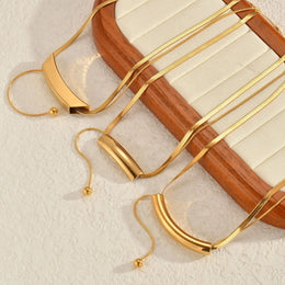 Curved Bar Pendant Necklace