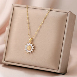 Zirconia Flower Pendant Necklace